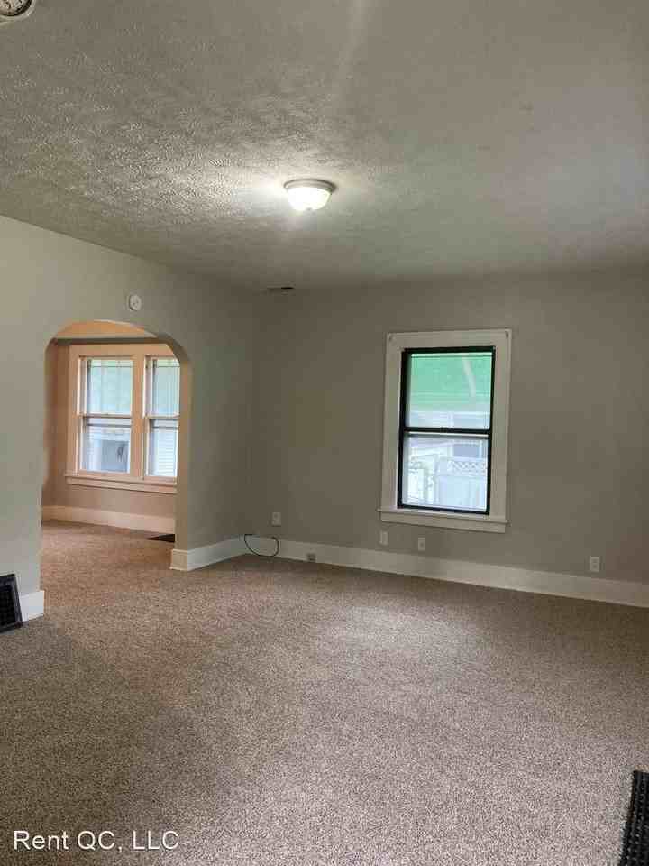 2912 13th Ave - Photo 2 of 14