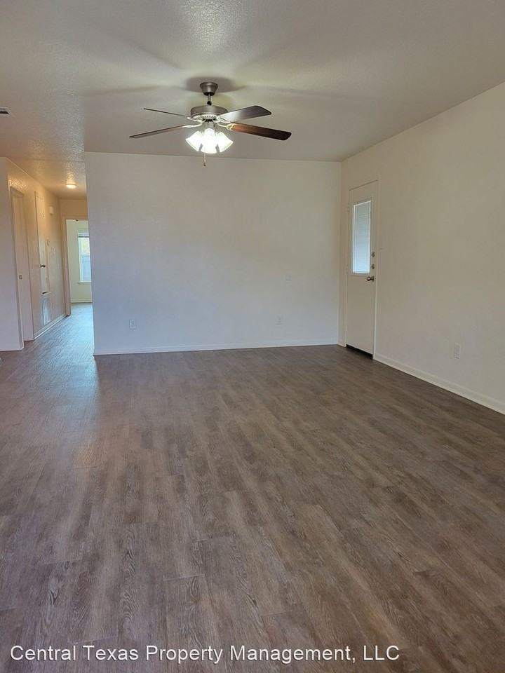 1202 Leah Drive - Photo 3 of 25