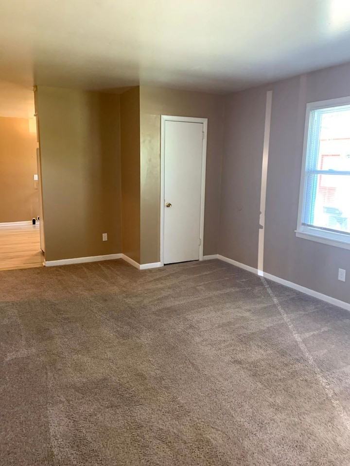 105 Chamberlain Cir - Photo 2 of 10