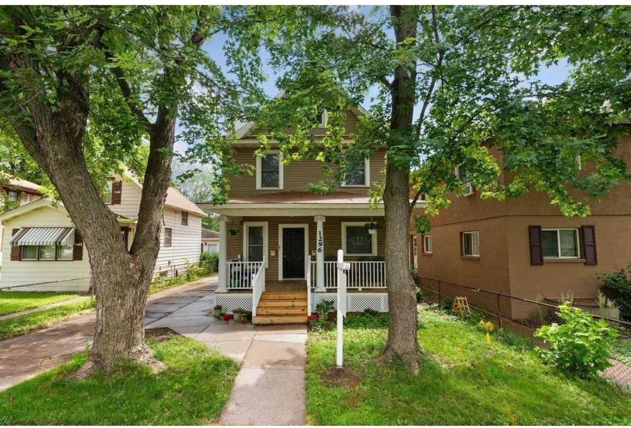 DC Residents Are Decking Out Their Porches for the National Cherry