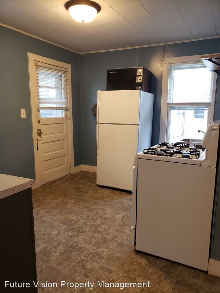 419 W Washington St - Photo 3 of 14