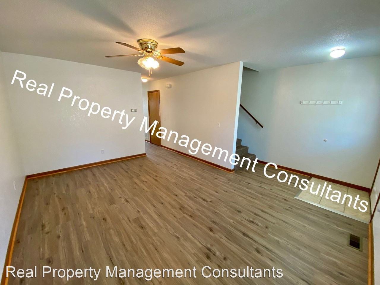 1053 - 1055 Krysti Lane - Photo 3 of 13