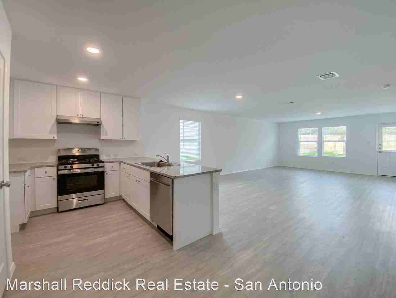 15111 Greenfield Ml - Photo 3 of 19