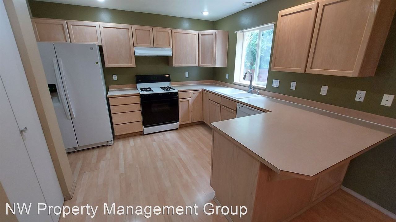 9824 65th Dr Ne - Photo 2 of 13