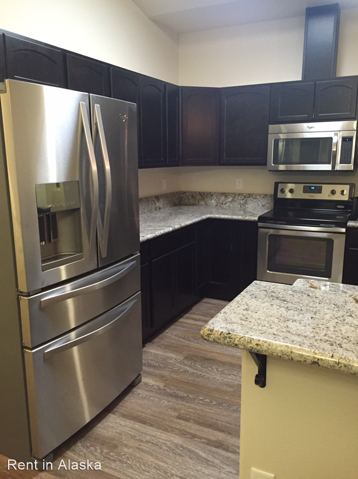 2321 N Broadway Dr - Photo 3 of 6