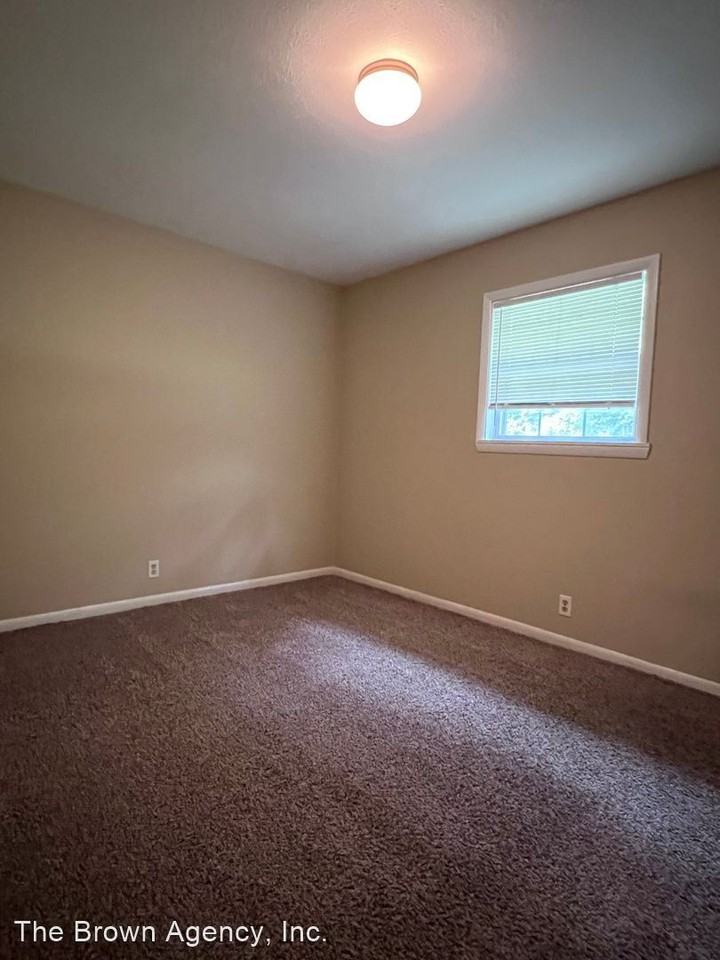 1102 N 1st St - Photo 3 of 6