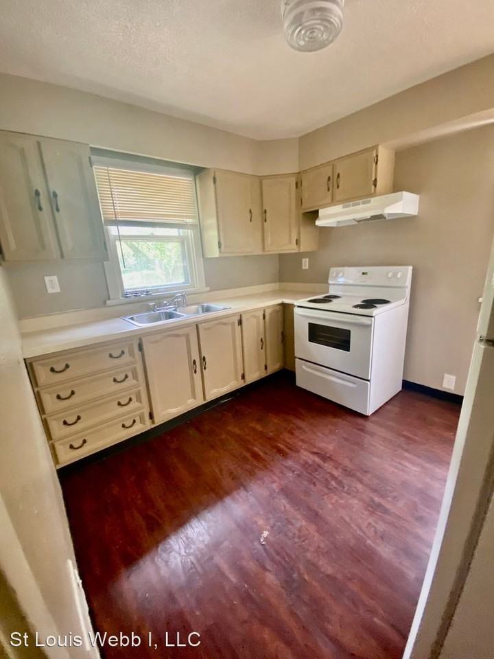 3944 Shirley Dr - Photo 3 of 8