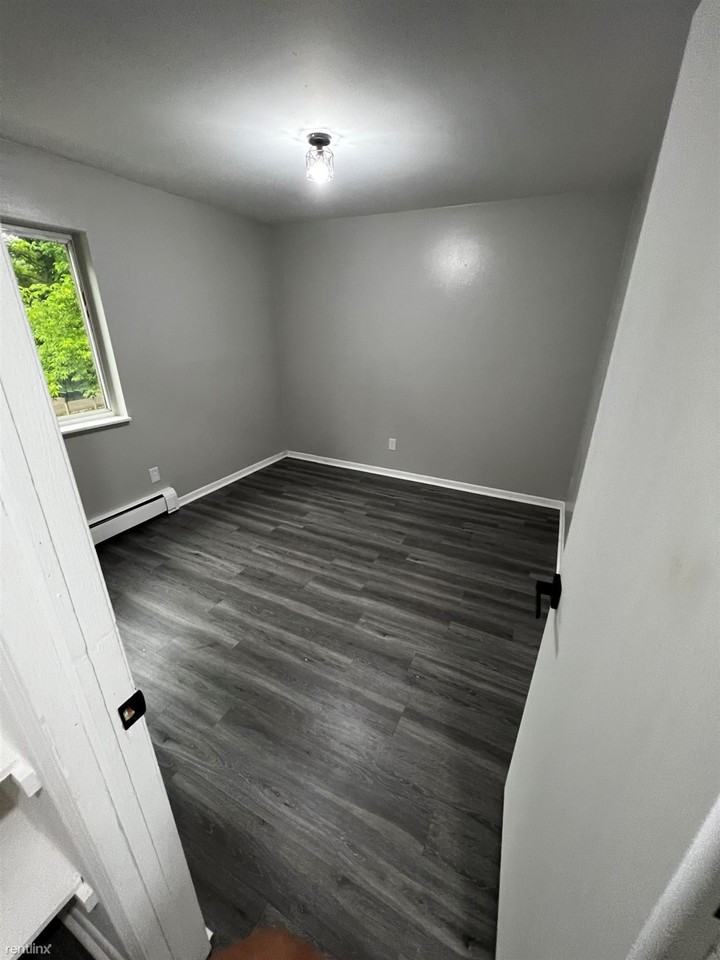 9275 Brookside Dr - Photo 3 of 11