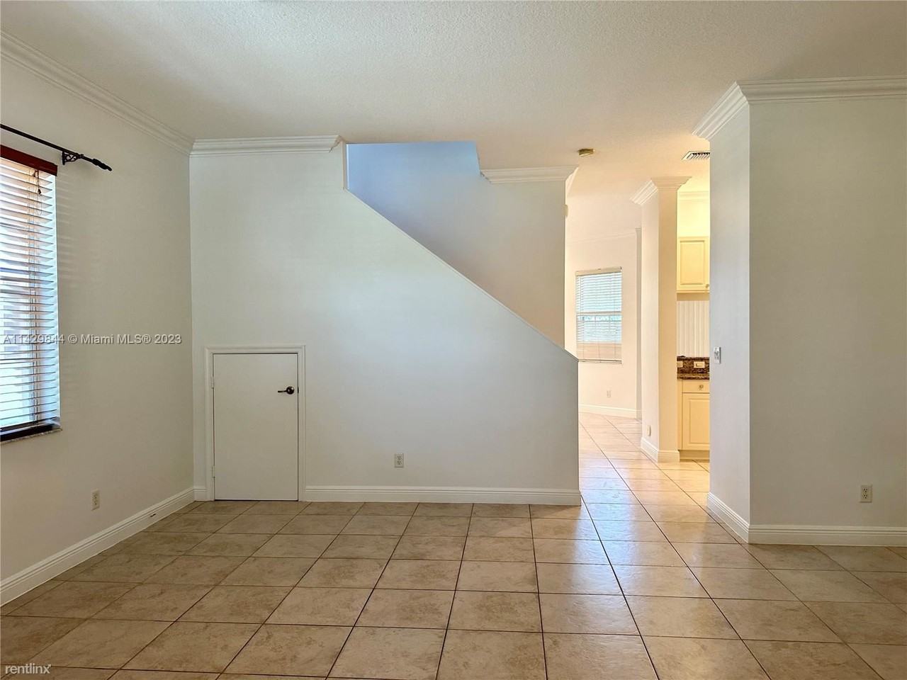 3334 Lakeside Dr - Photo 3 of 45