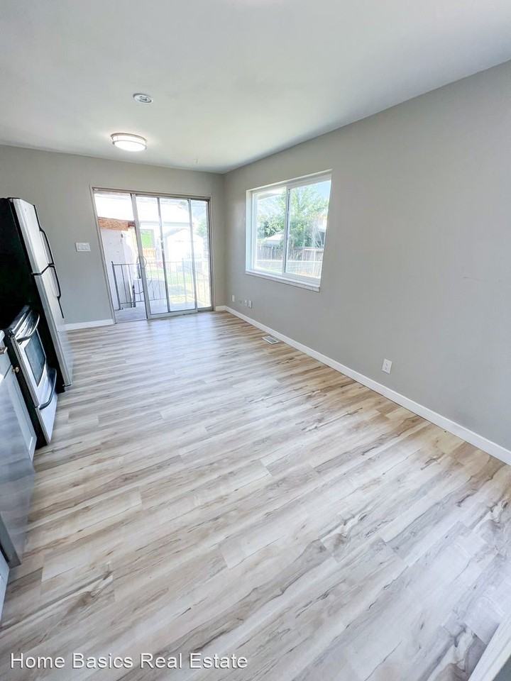 1025 W 500 N - Photo 3 of 28