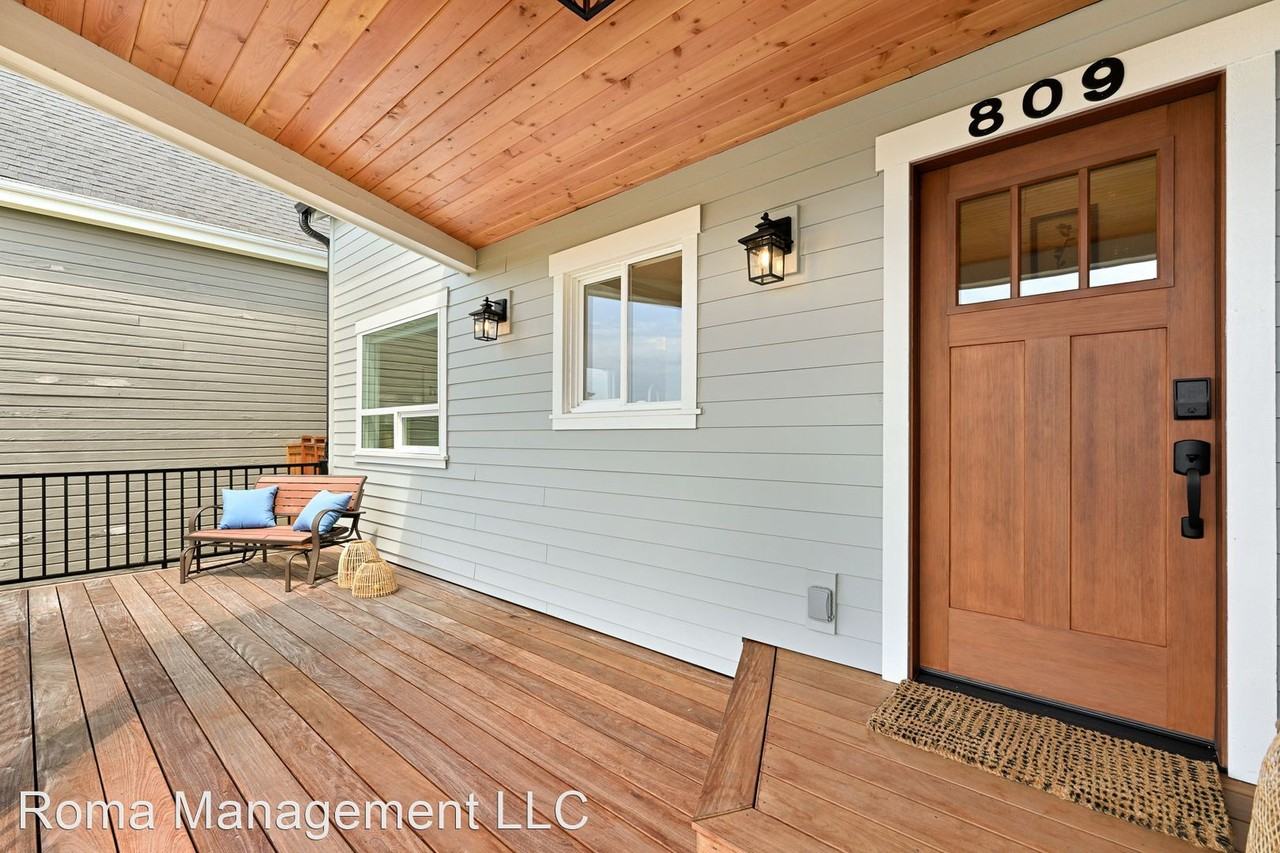 809 12th St - Photo 2 of 27