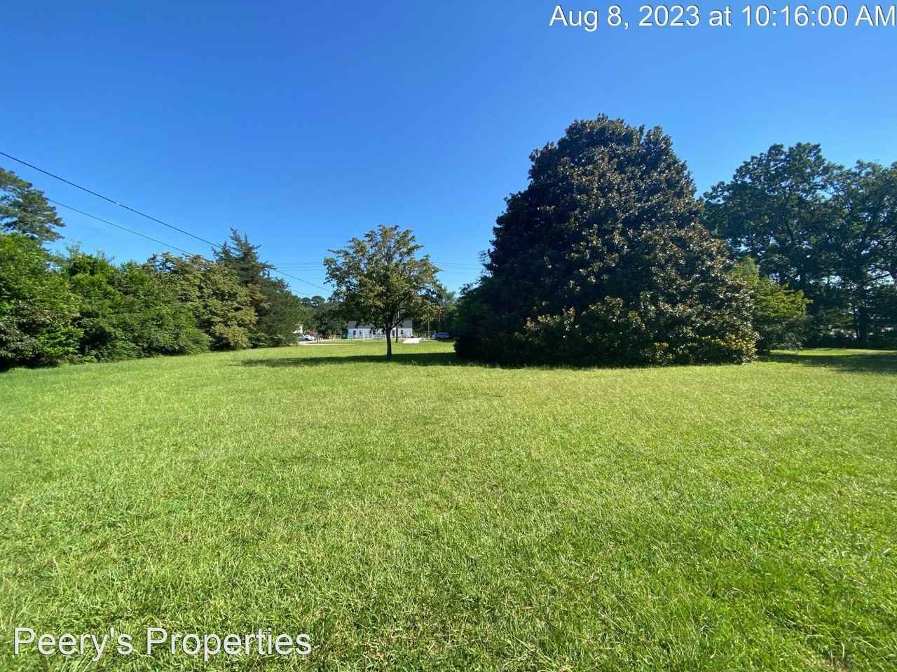 7649 Raeford Rd, Fayetteville, NC 28304 3 Bedroom House for 1,250