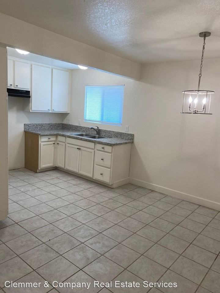 5900 Almendra Ave #C - Photo 3 of 31