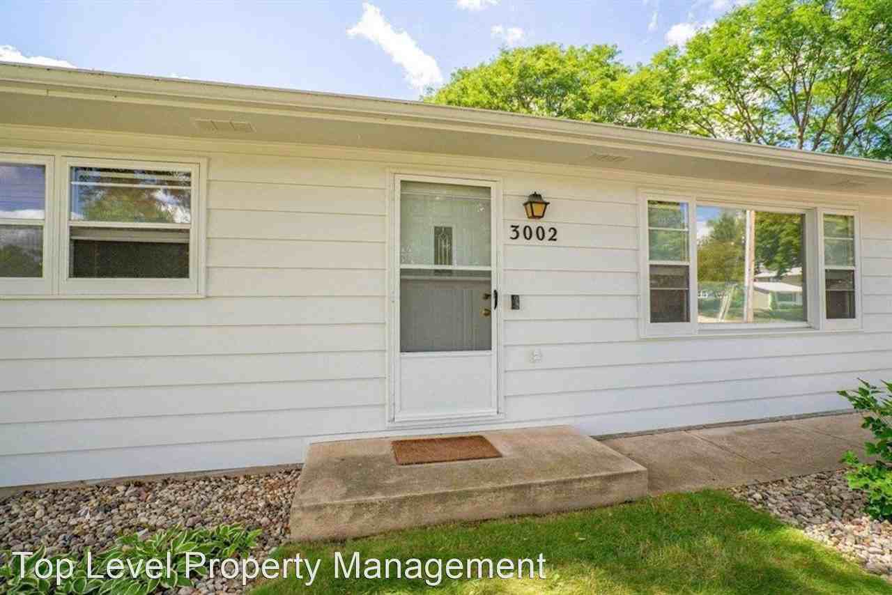 3002 Park St - Photo 2 of 40