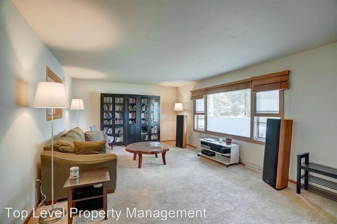 3002 Park St - Photo 3 of 40