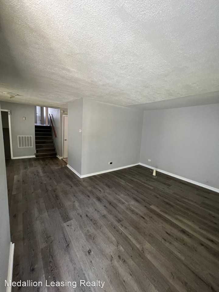 10635 S Cottage Grove Ave - Photo 2 of 17