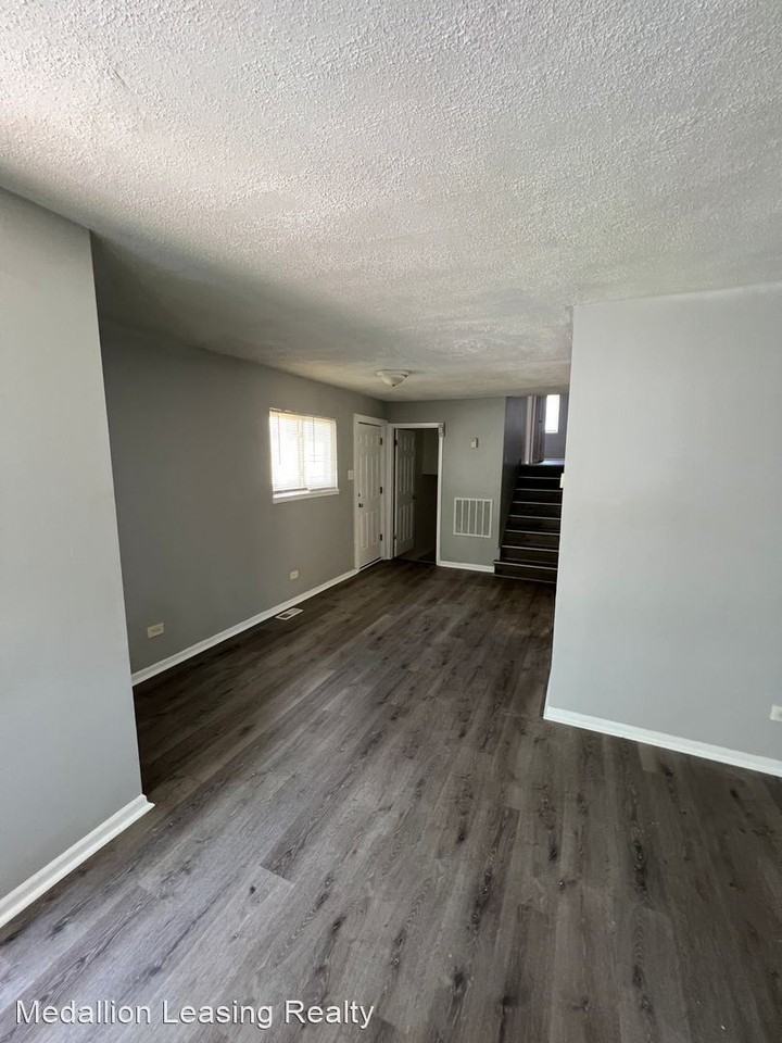 10635 S Cottage Grove Ave - Photo 3 of 17