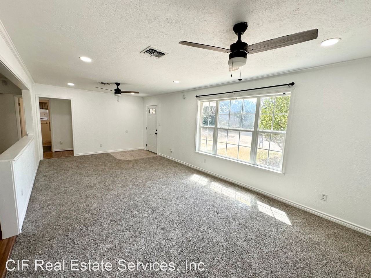 705 S 4th St - Photo 3 of 19