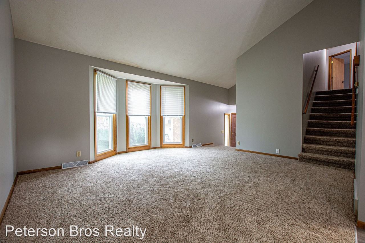 12923 Cady Ave - Photo 2 of 18