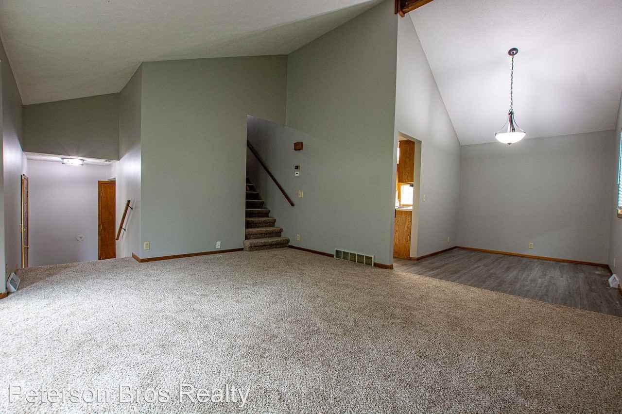 12923 Cady Ave - Photo 3 of 18