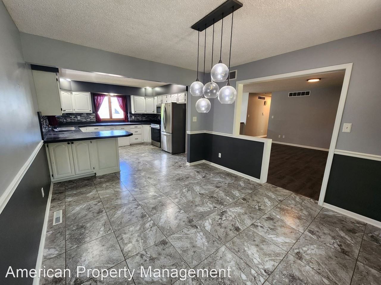 1904 Crescent Dr - Photo 3 of 13