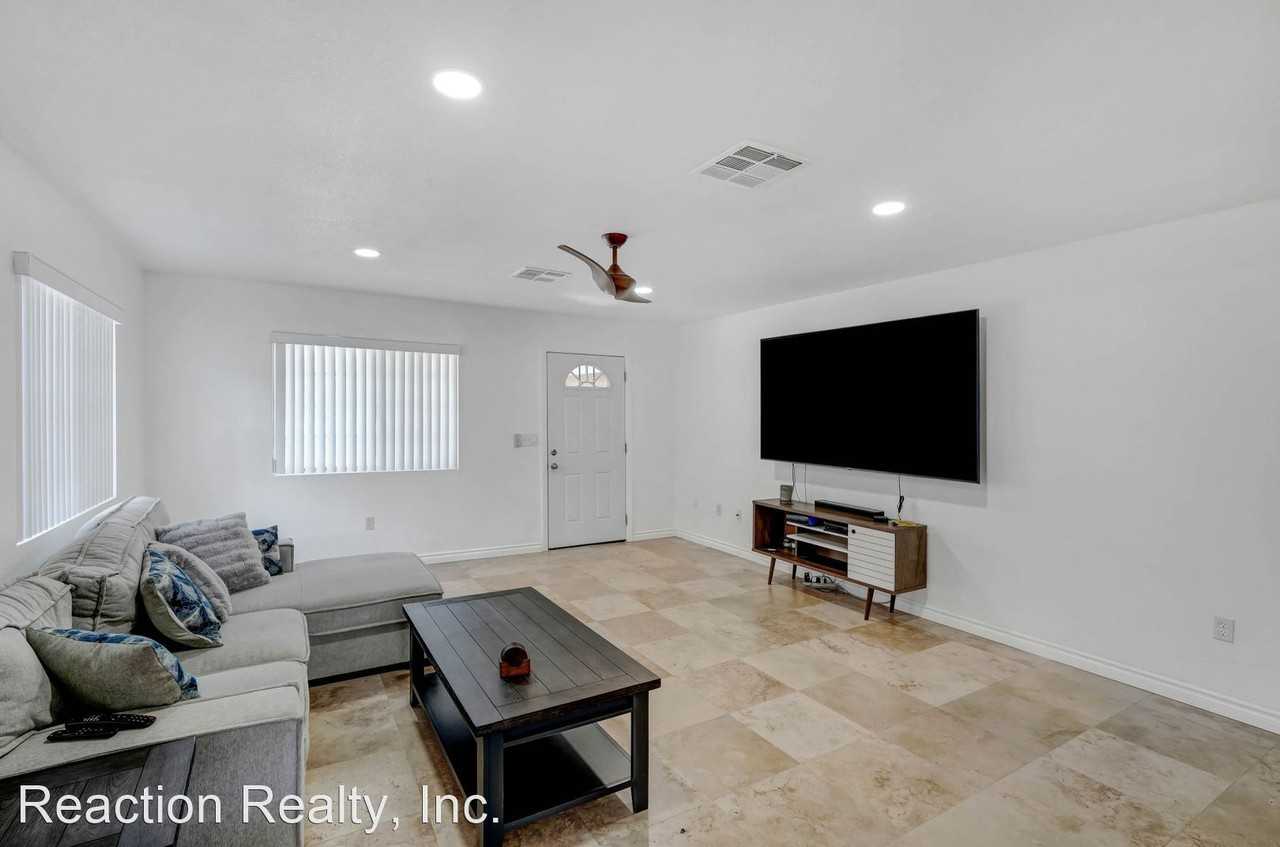 4060 Electric Ave - Photo 3 of 18