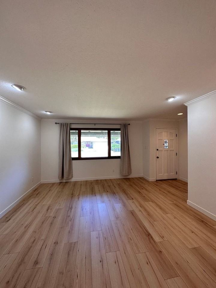 927 Acacia Ln - Photo 3 of 26