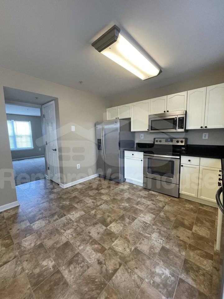 7825 Rolling View Ave - Photo 2 of 10