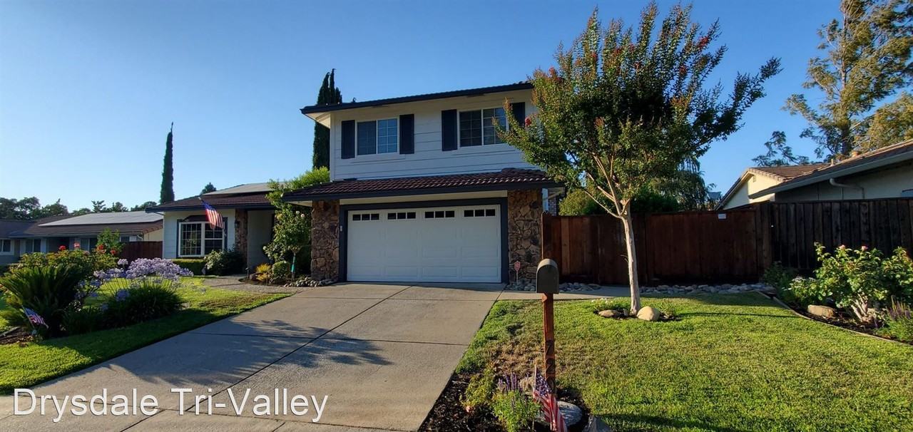 720 Bloching Cir - Photo 2 of 6