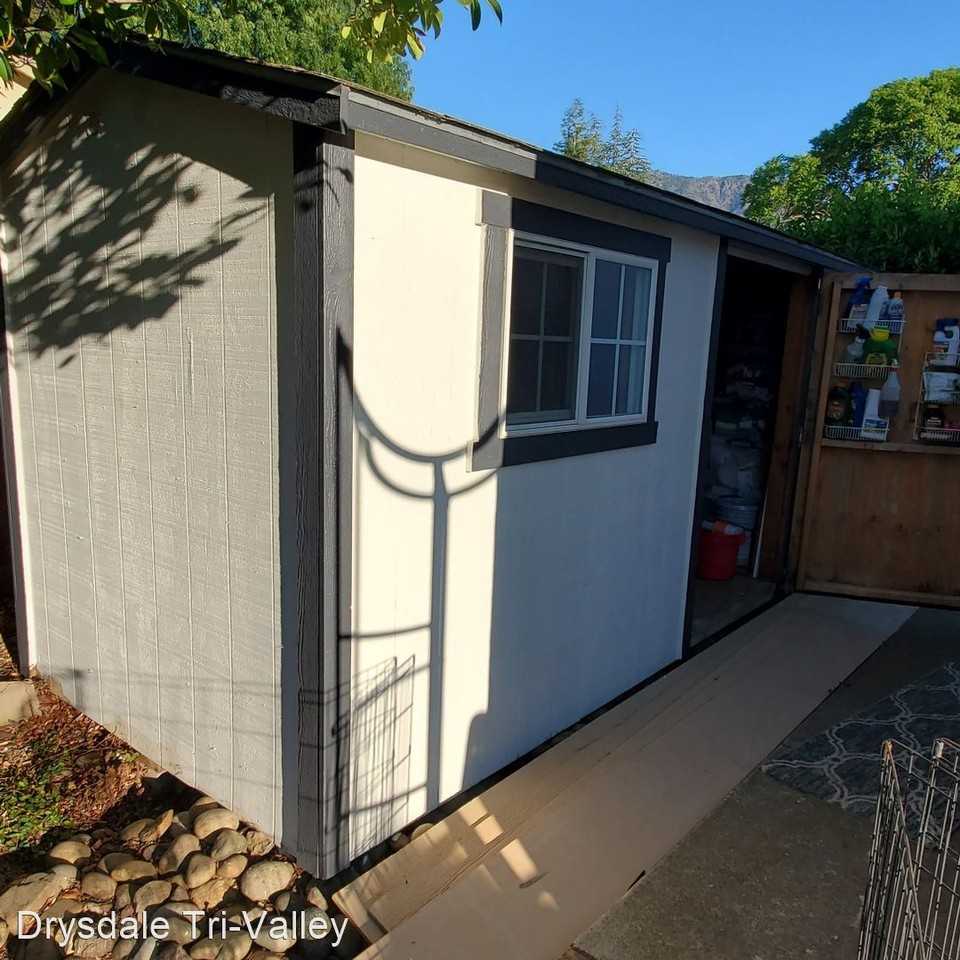 720 Bloching Cir - Photo 3 of 6