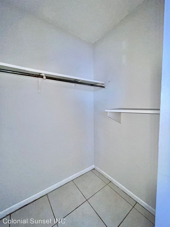 Parkway House Apartments by Colonial Sunset INC - Photo 3 of 10