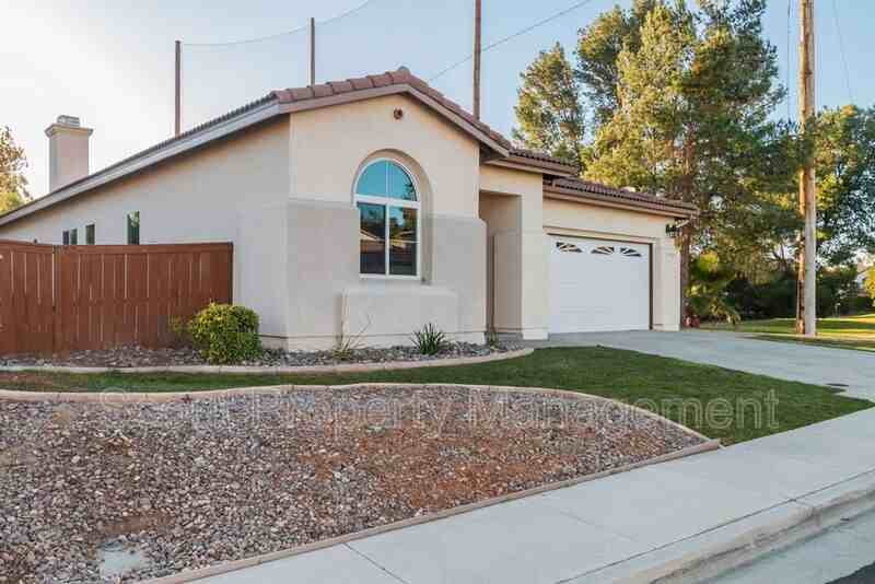 41423 Temeku Dr - Photo 2 of 34