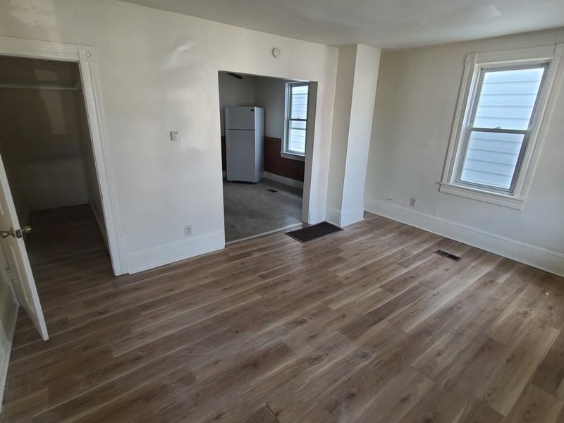 131 Pine St - Photo 2 of 9