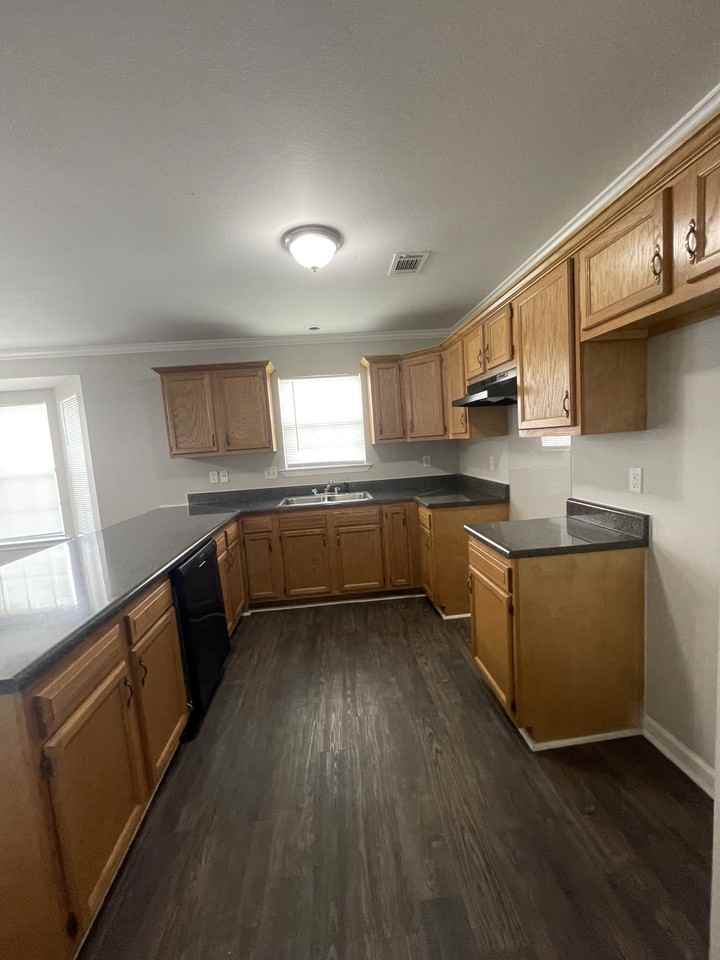 9615 Herndon Rd - Photo 3 of 10