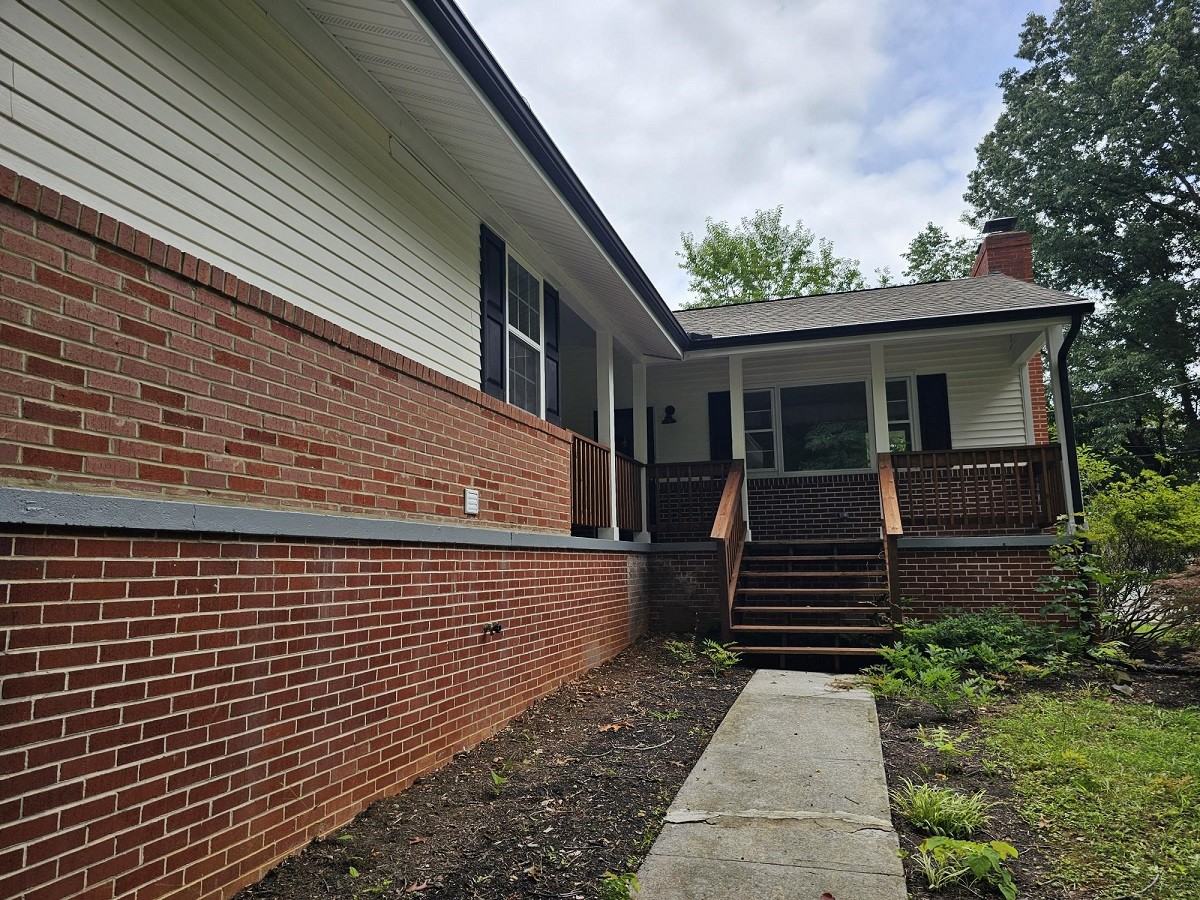 121 Tyler Dr - Photo 2 of 26