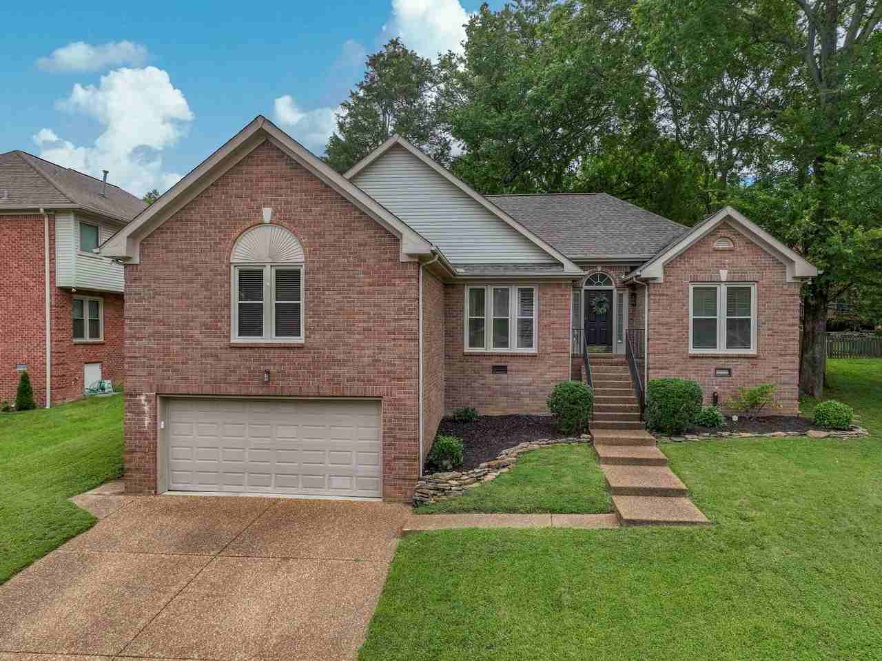 105 Windwood Cir - Photo 2 of 35