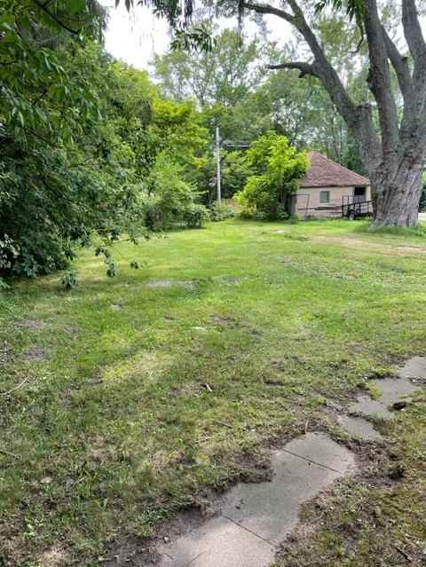 1095 Washington Ave - Photo 2 of 23