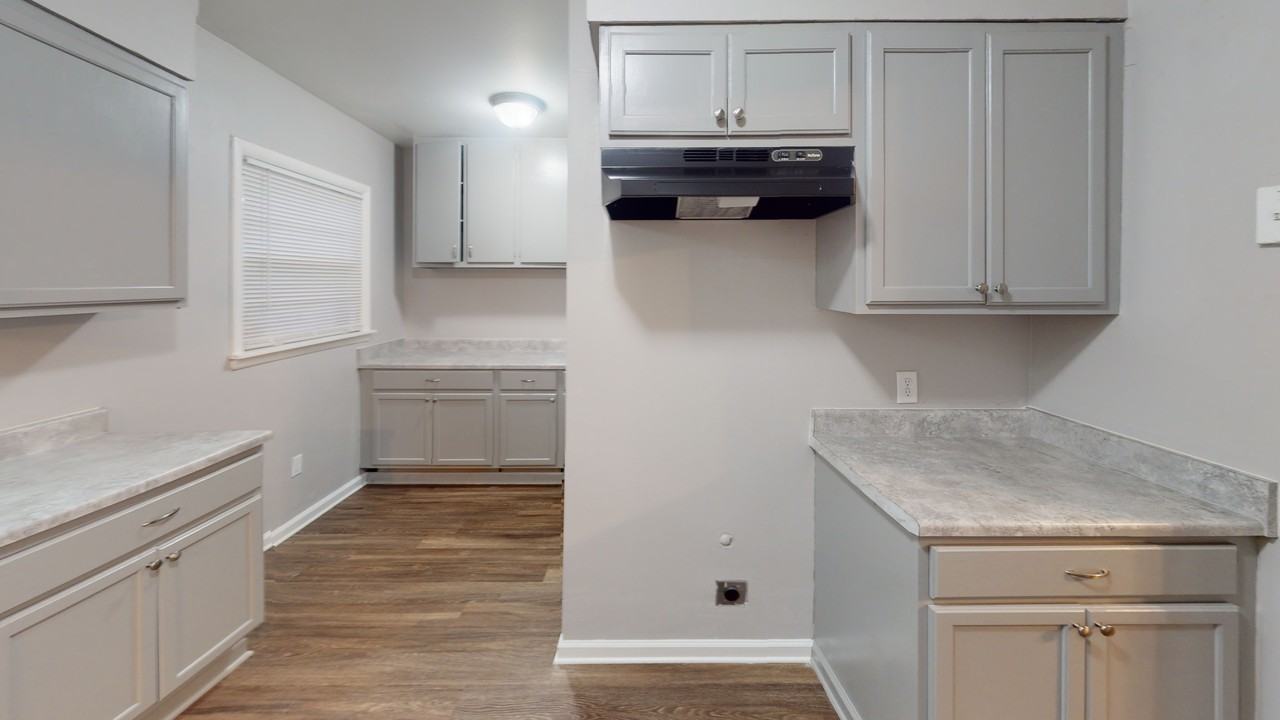 3156 Clarendon Rd - Photo 3 of 15