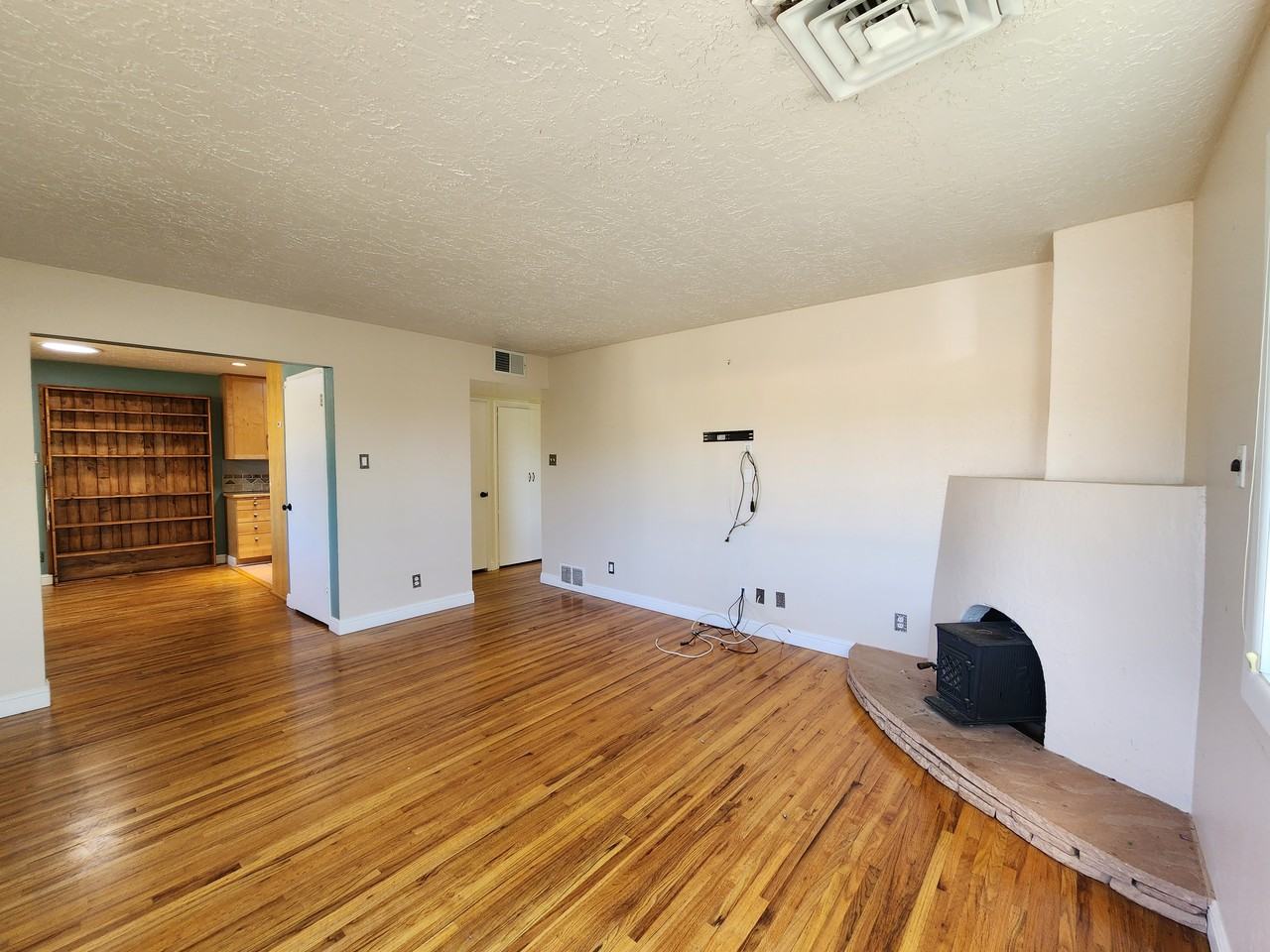 209 Corona St - Photo 3 of 18