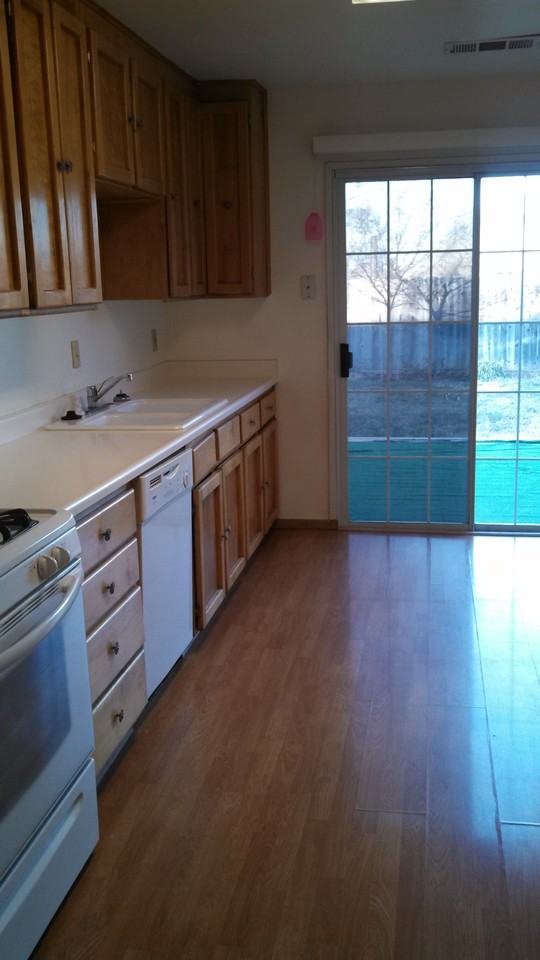 1025 Dumosa Dr - Photo 2 of 7