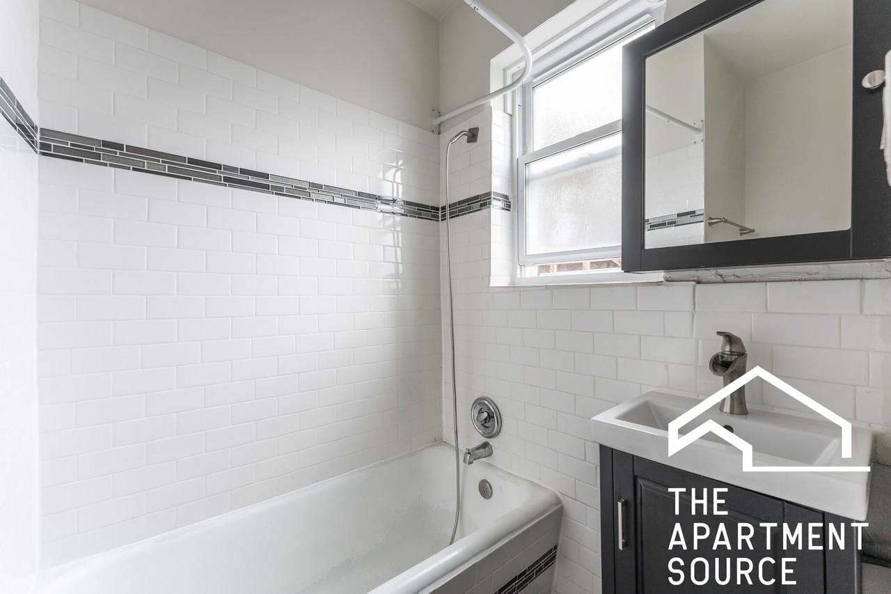 W Roscoe St #2S - Photo 5 of 7