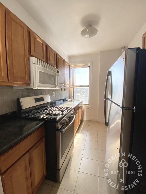 568 Pacific St #4D - Photo 3 of 10