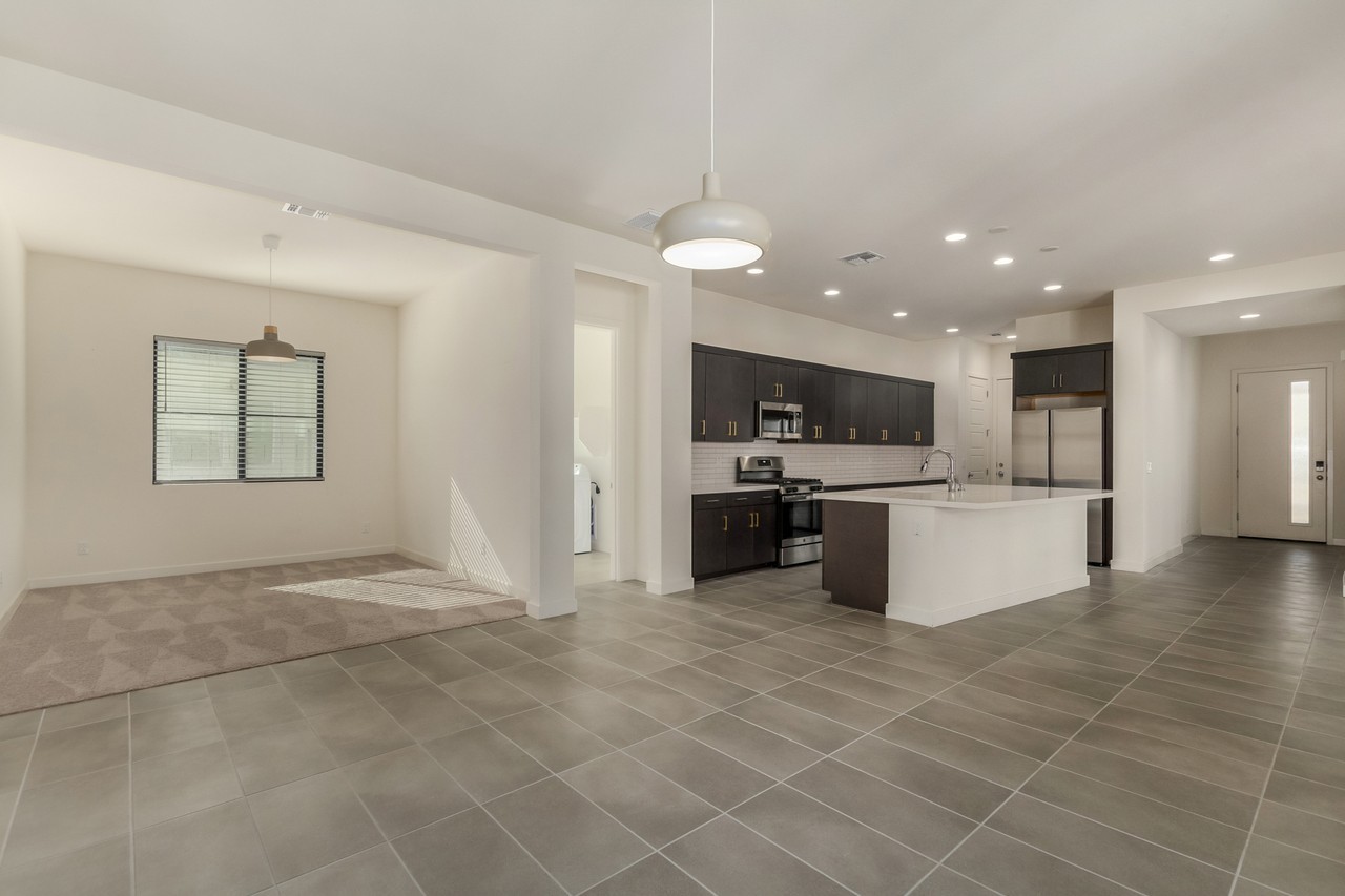 839 East Buist Avenue - Photo 3 of 20
