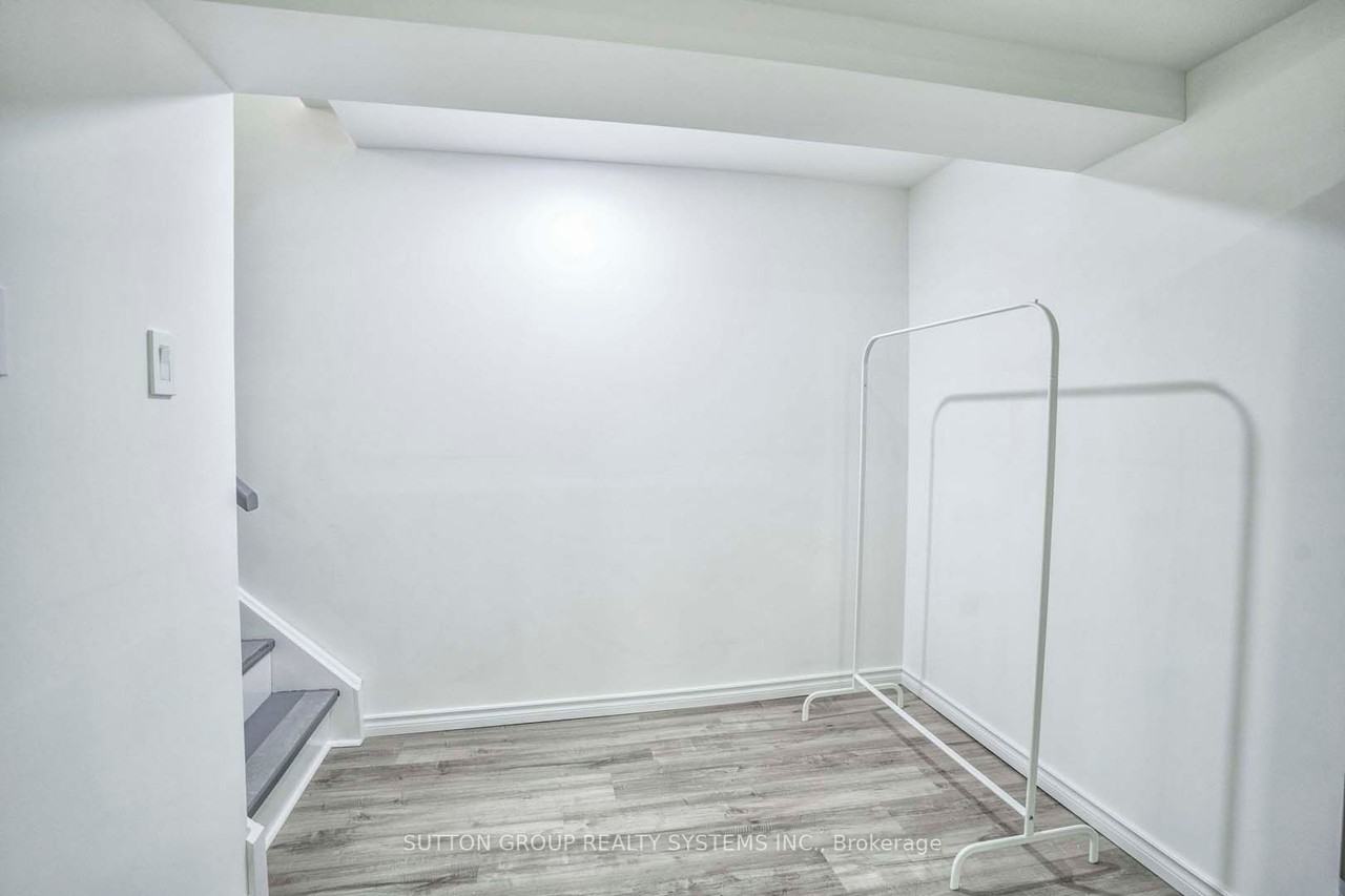 3240 Gwendale Crescent #2 - Photo 4 of 14