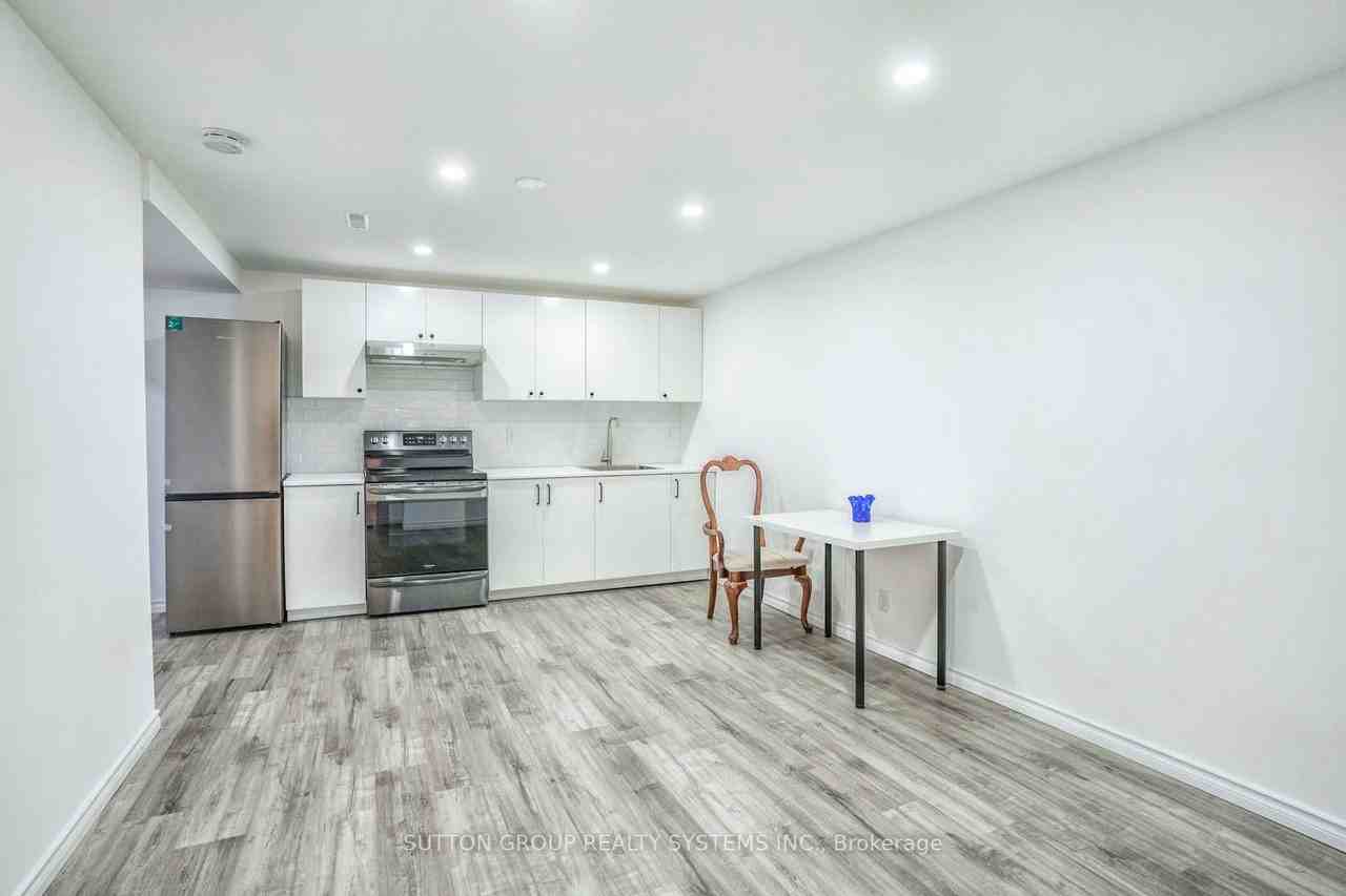 3240 Gwendale Crescent #2 - Photo 6 of 14