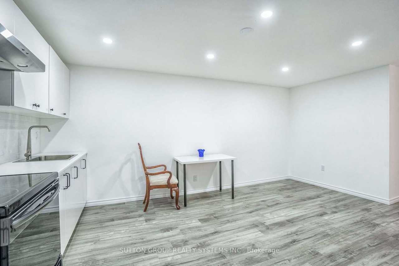 3240 Gwendale Crescent #2 - Photo 7 of 14
