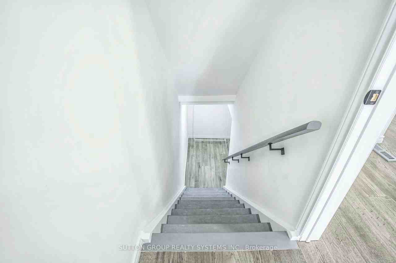 3240 Gwendale Crescent #2 - Photo 3 of 14