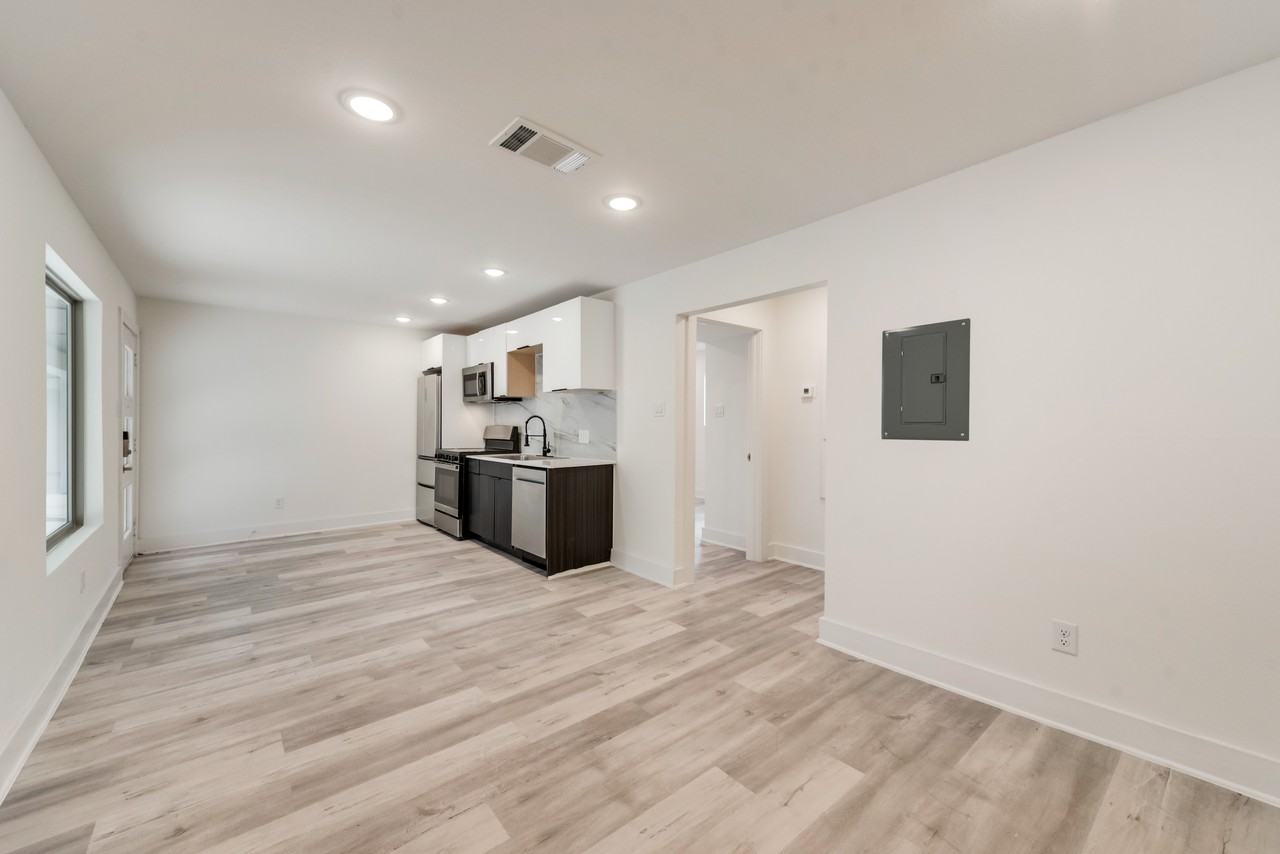 AN @ 4317 Gaston - Photo 7 of 12