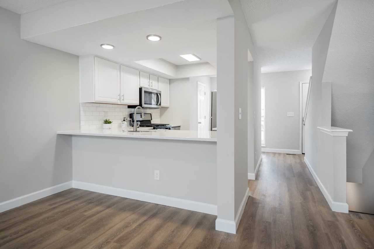 2492 Stoneleigh Court - Photo 3 of 5