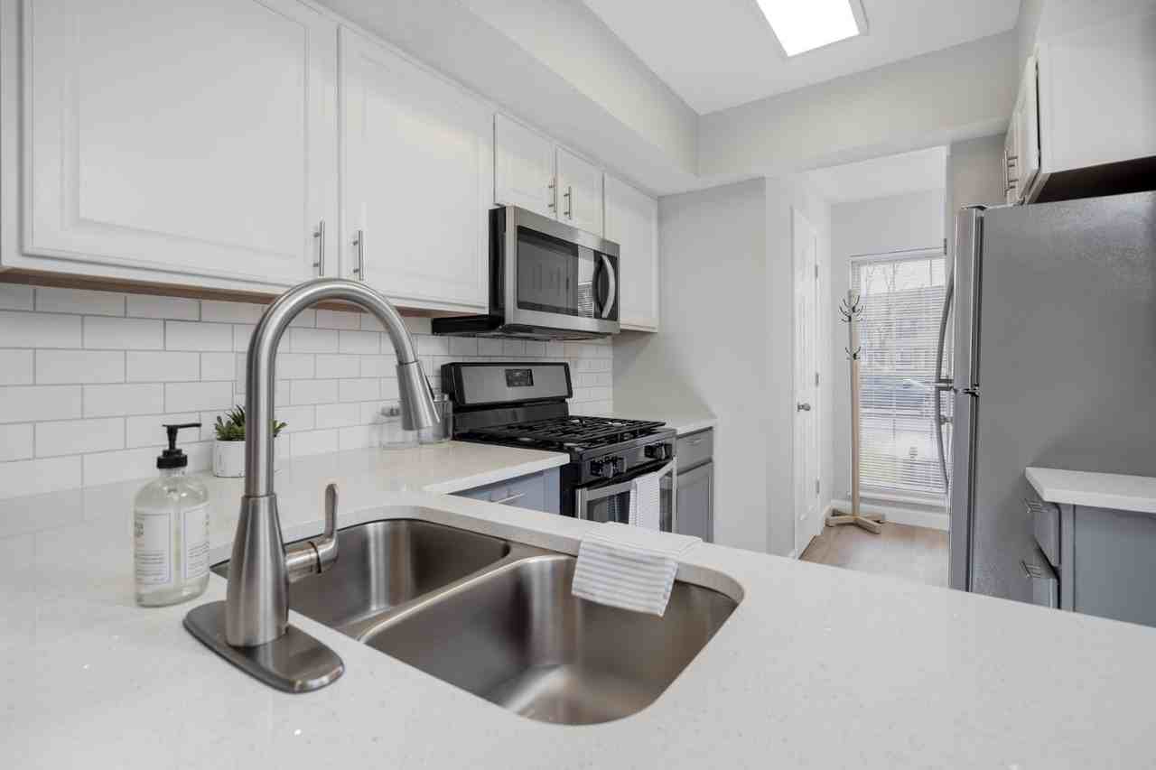 2492 Stoneleigh Court - Photo 2 of 5